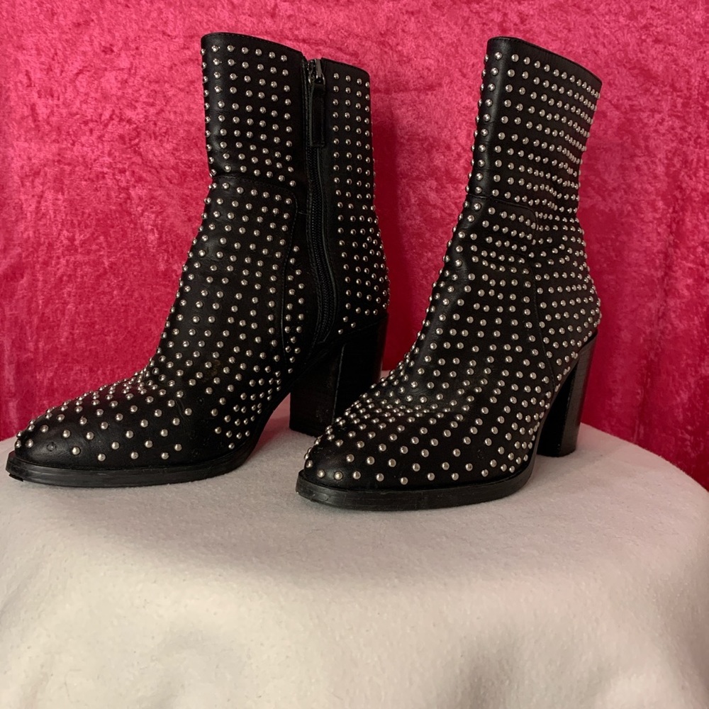 Studded Steve Madden booties!